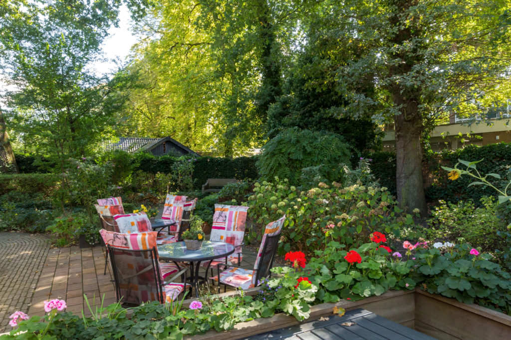 Tuin van zorgvilla Villa Marianna