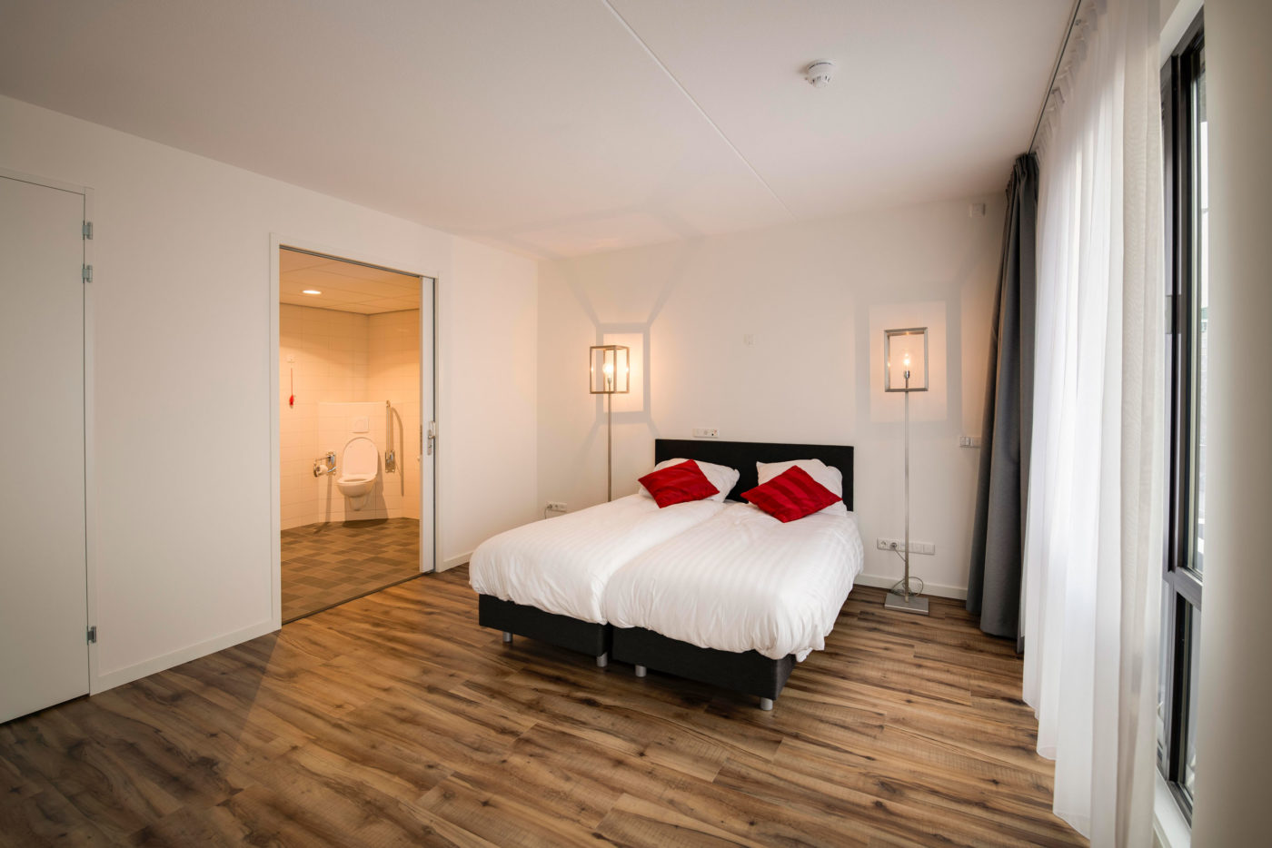 Voorbeeldappartment met badkamer bij Hof van Staten