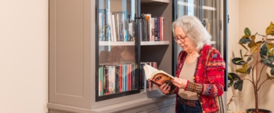 Bibliotheek bij zorgvilla Villa Vijfsluizen in Vlaardingen