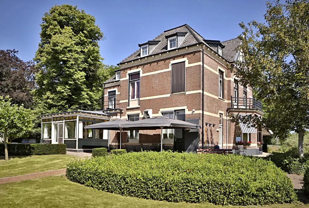Villa de Horsting in Laag-Soeren, Korian