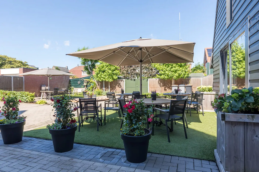 Buiten terras bij zorgvilla in Hengelo