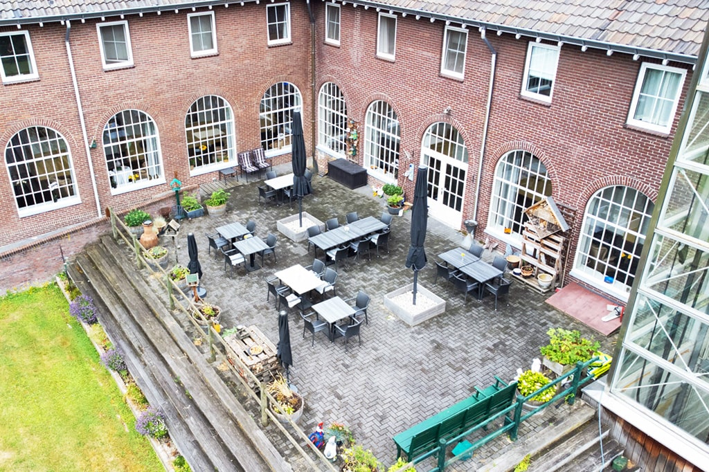Terras bij zorgvilla in Smakt
