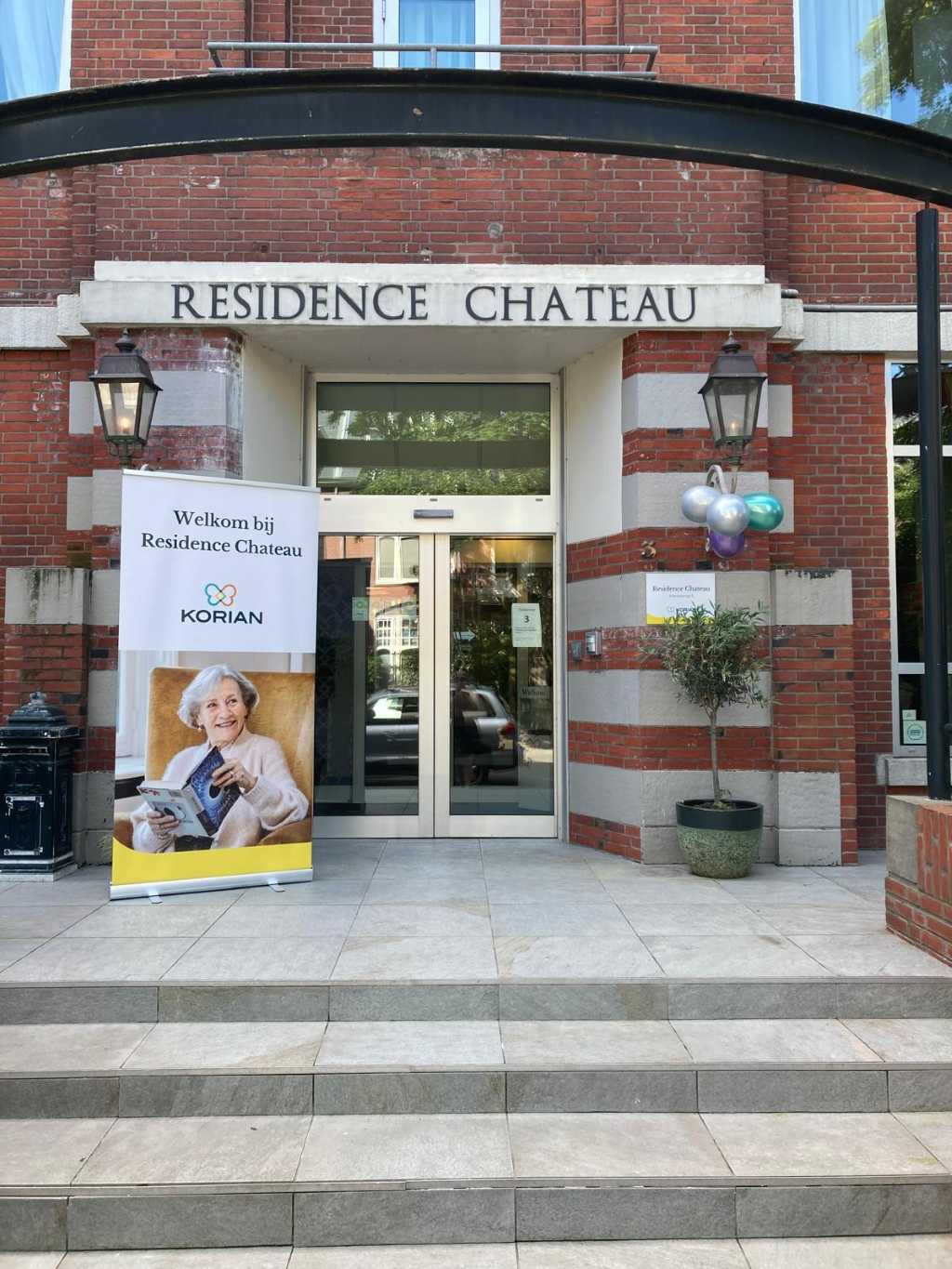 Ingang Residence Chateau in Den Haag