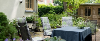 Tuin van zorgvilla Villa Marianna