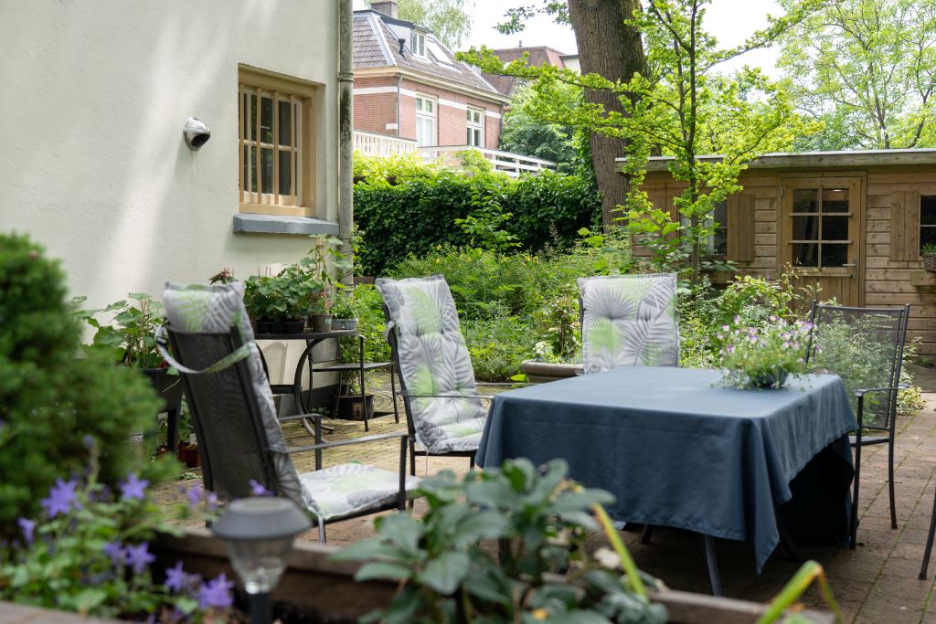 Tuin van zorgvilla Villa Marianna