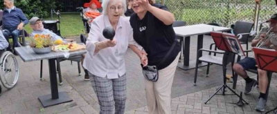 Dansen bij Villa St. Jozef in Smakt