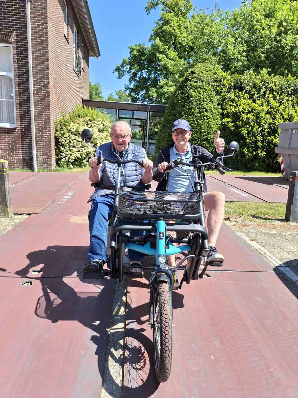 Plezier op de duofiets bij Villa St. Jozef in Smakt