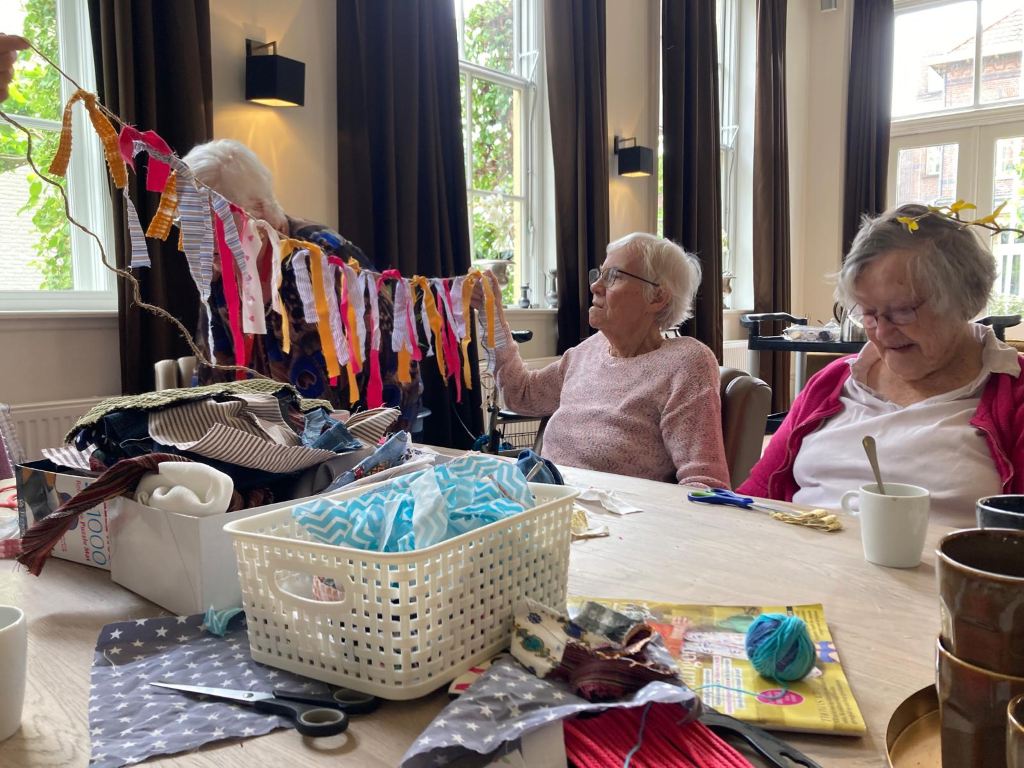 Creatieve activiteit bij zorgvilla De Koornmarkt in Kampen