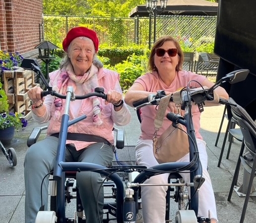 Gezellig samen op de duofiets bij Villa Dalia