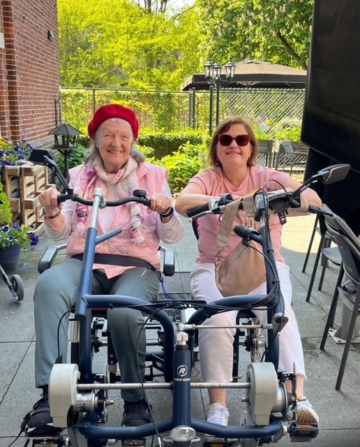 Gezellig samen op de duofiets bij Villa Dalia