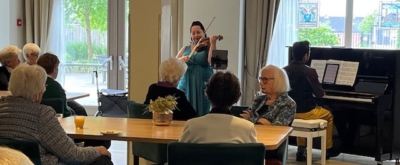 Muzikale activiteit bij zorgvilla Villa Dalia