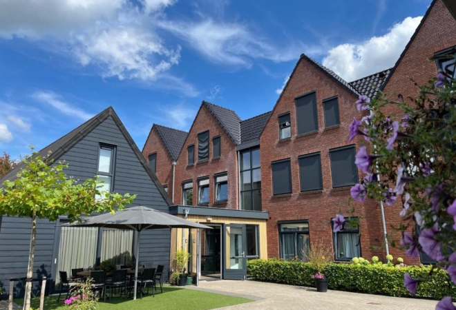 Tuin van zorgvilla De Dennengaarde in Hengelo