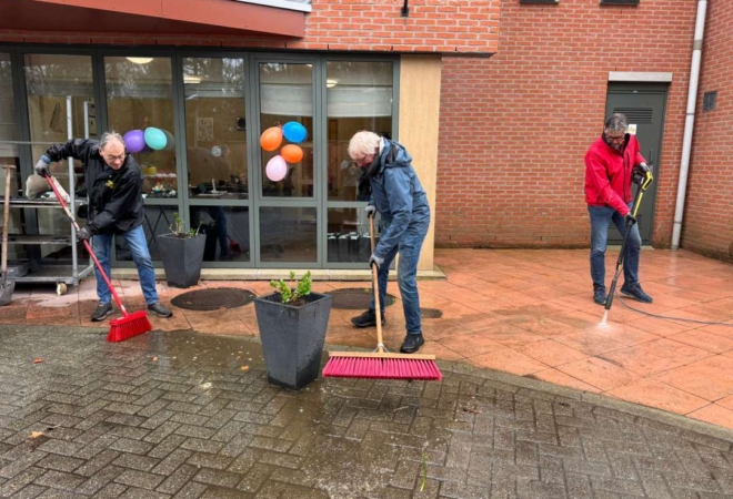 Bewoners, medewerkers en vrijwilligers zetten zich in voor NLdoet bij verzorgingshuis van Korian