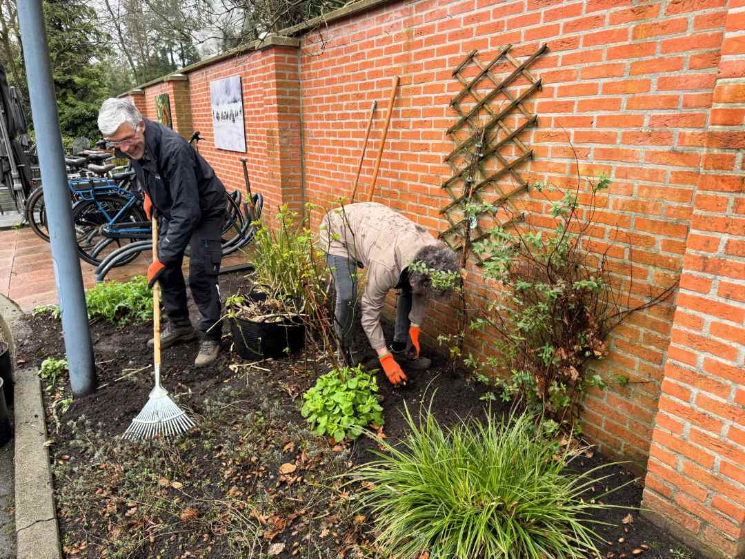 Bewoners, medewerkers en vrijwilligers zetten zich in voor NLdoet bij verzorgingshuis van Korian