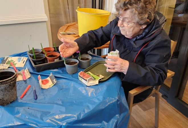 Bewoners, medewerkers en vrijwilligers zetten zich in voor NLdoet bij verzorgingshuis van Korian